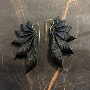 Byfossdal  the wings gold medium black rain