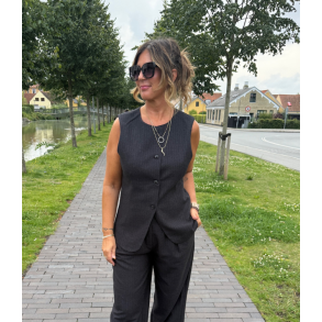 SOFIE SCHNOOR MERTHASW VEST BLACK - S253445